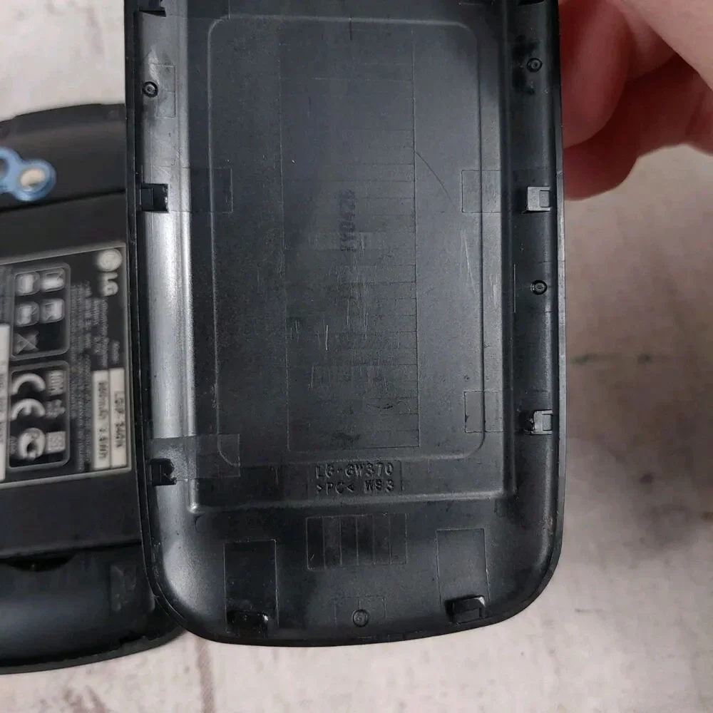 BAD SCREEN PARTS ONLY - LG Neon 2 II Slider Cell Phone - GW370 Blue ( AT&T )